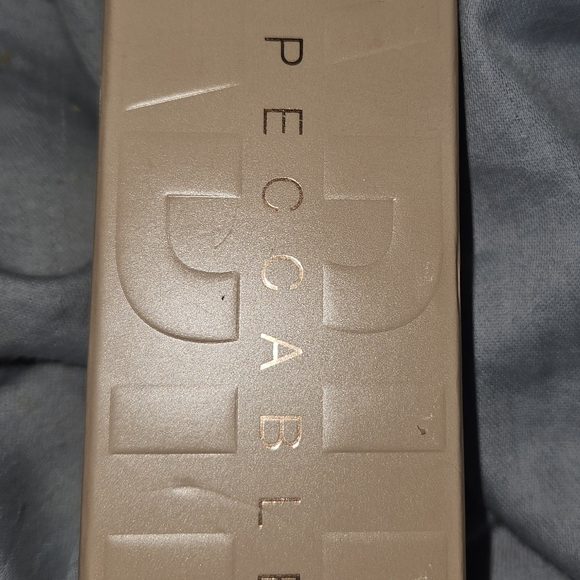 Anastasia Beverly Hills Impeccable Foundation - 00N - Picture 2 of 10